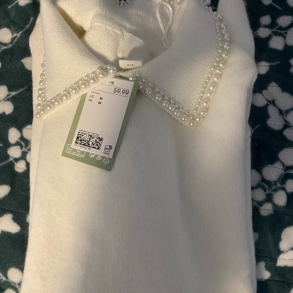 White turtleneck knit long sleeves dress w/ pearls on neckline from  H&M - Picture 4 of 4